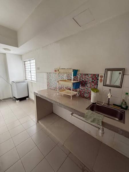 Kondominium untuk Disewa di Residence 8 - Jacky Wan - Kitchen - PropertyGuru.com.my