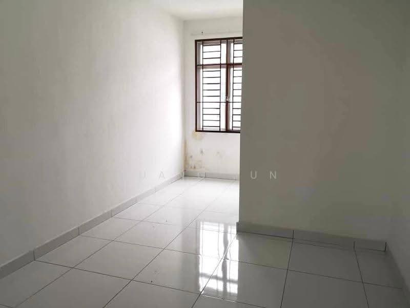Rumah Teres 2-Tingkat untuk Dijual di Taman Bestari Indah (Ulu Tiram) - Guang Jun Loh - PropertyGuru.com.my