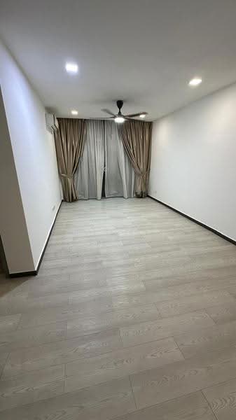 Kondominium untuk Dijual di Lakefront Residence - Yeong . - Living Room - PropertyGuru.com.my