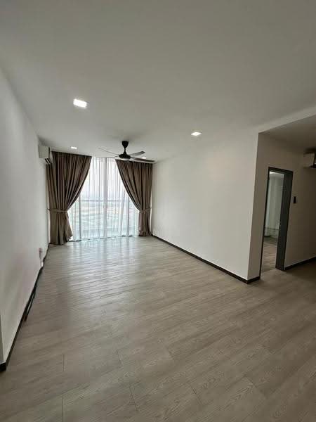 Kondominium untuk Dijual di Lakefront Residence - Yeong . - Living Room - PropertyGuru.com.my