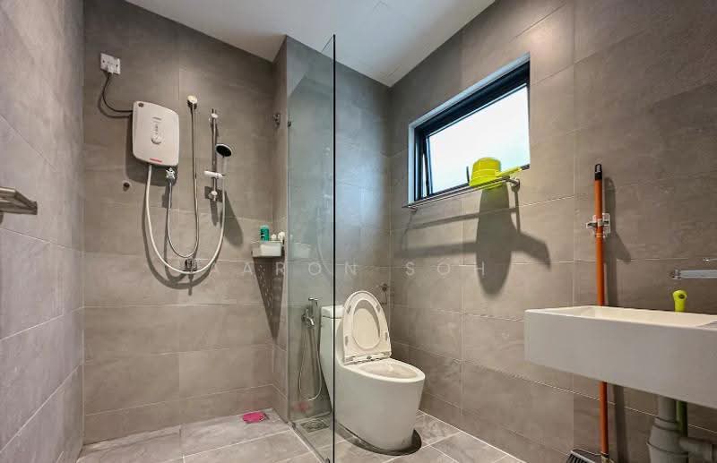 Kediaman Servis untuk Dijual di Arte Star - Aaron Soh - Bathroom - PropertyGuru.com.my
