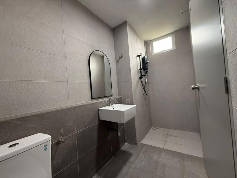 Kondominium untuk Dijual di Sanderling Lakefront - Yeong . - Bathroom - PropertyGuru.com.my