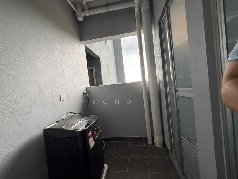 Kondominium untuk Dijual di Sanderling Lakefront - Yeong . - Balcony - PropertyGuru.com.my