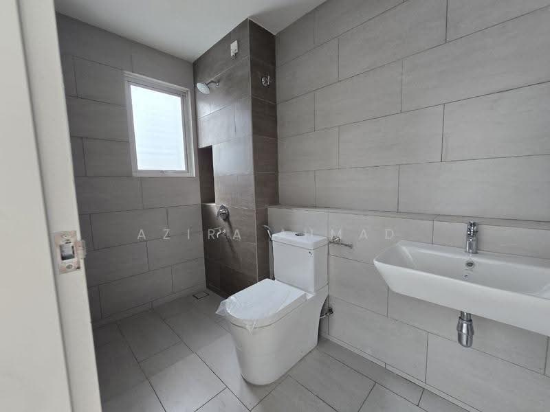 Rumah Teres 2-Tingkat untuk Dijual di Serene Heights (Semenyih) - Azira Ahmad - Bathroom - PropertyGuru.com.my