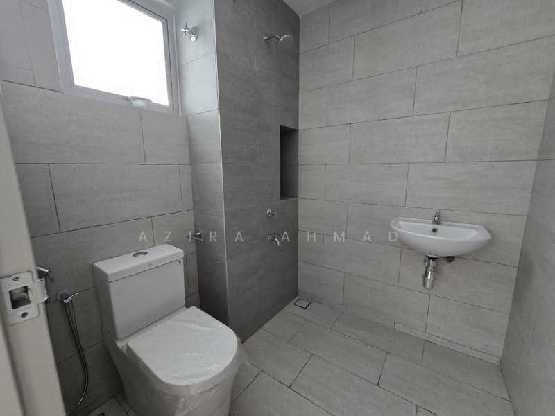 Rumah Teres 2-Tingkat untuk Dijual di Serene Heights (Semenyih) - Azira Ahmad - Bathroom - PropertyGuru.com.my