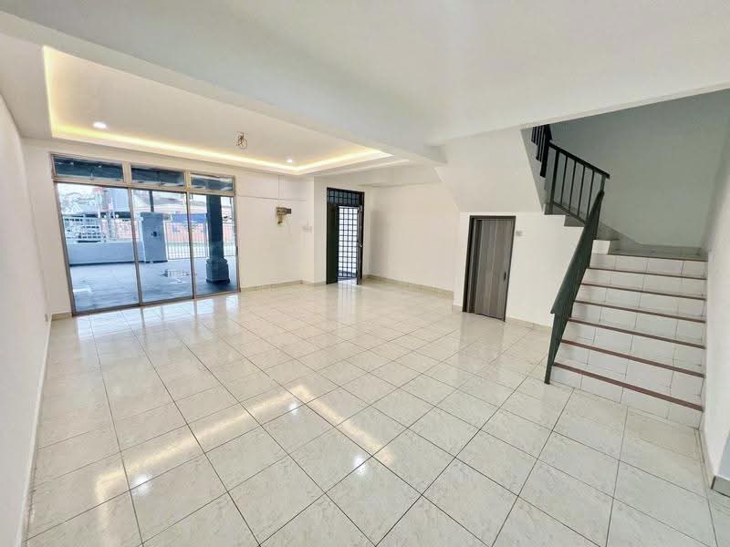 Rumah Teres 2-Tingkat untuk Dijual di Taman Mutiara (Ulu Tiram) - Claire Lai - Living Room - PropertyGuru.com.my