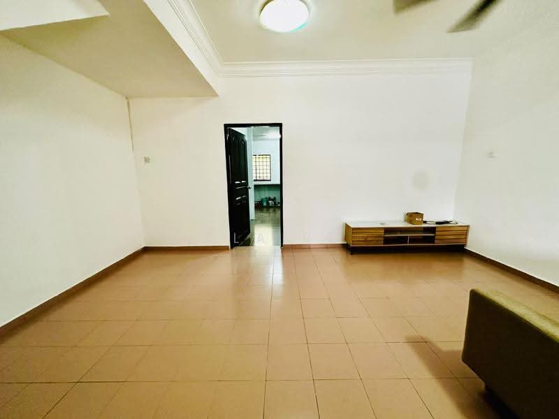 Rumah Teres 2-Tingkat untuk Disewa di Taman Mesra (Kulai) - Claire Lai - Living Room - PropertyGuru.com.my