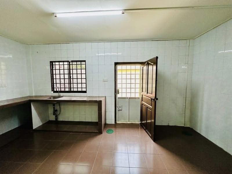 Rumah Teres 2-Tingkat untuk Disewa di Taman Mesra (Kulai) - Claire Lai - Kitchen - PropertyGuru.com.my