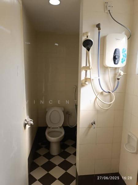Apartment for Rent at The Embassy (Bangunan Duta Impian) - Vincent Tea - Bathroom - PropertyGuru.com.my