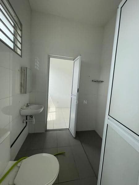 Rumah Teres 3-Tingkat untuk Dijual di Bandar Teknologi Kajang (Kajang) - Aaron Ong - Bathroom - PropertyGuru.com.my