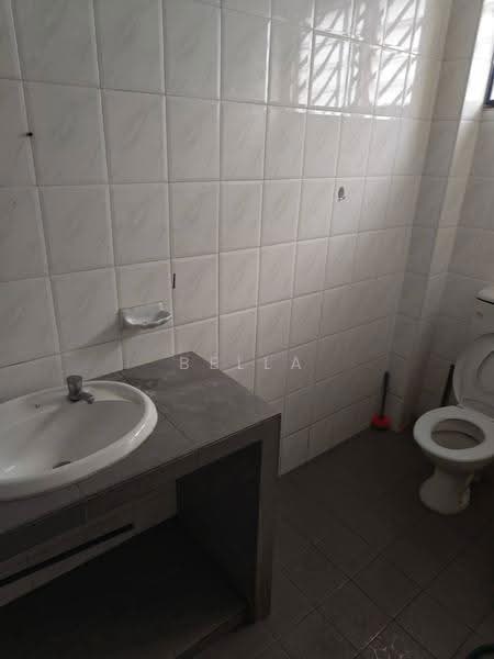 Shop / Office for Rent in Taman Perling (Perling) - Bella Goh - Bathroom - PropertyGuru.com.my