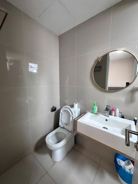 Kediaman Servis untuk Dijual di United Point (Residensi Berpadu) - Alison Chiu - Bathroom - PropertyGuru.com.my