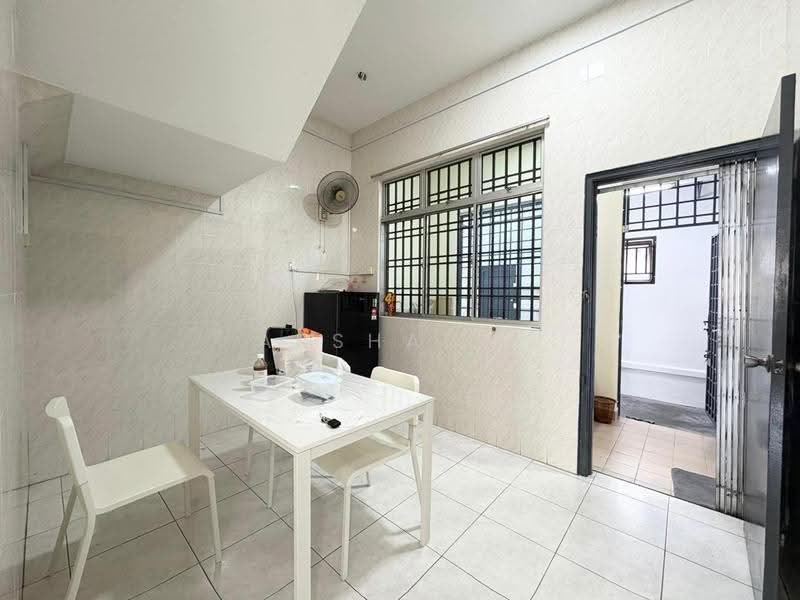 Rumah Teres 2-Tingkat untuk Dijual di Taman Daya (Johor Bahru) - Arshad . - Dining Room - PropertyGuru.com.my