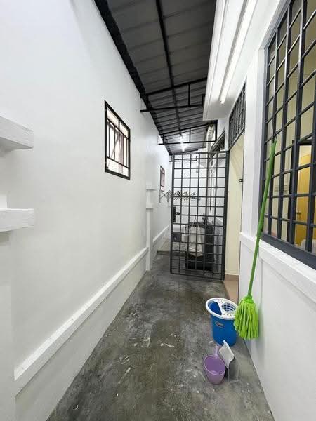 Rumah Teres 2-Tingkat untuk Dijual di Taman Daya (Johor Bahru) - Arshad . - Exterior - PropertyGuru.com.my