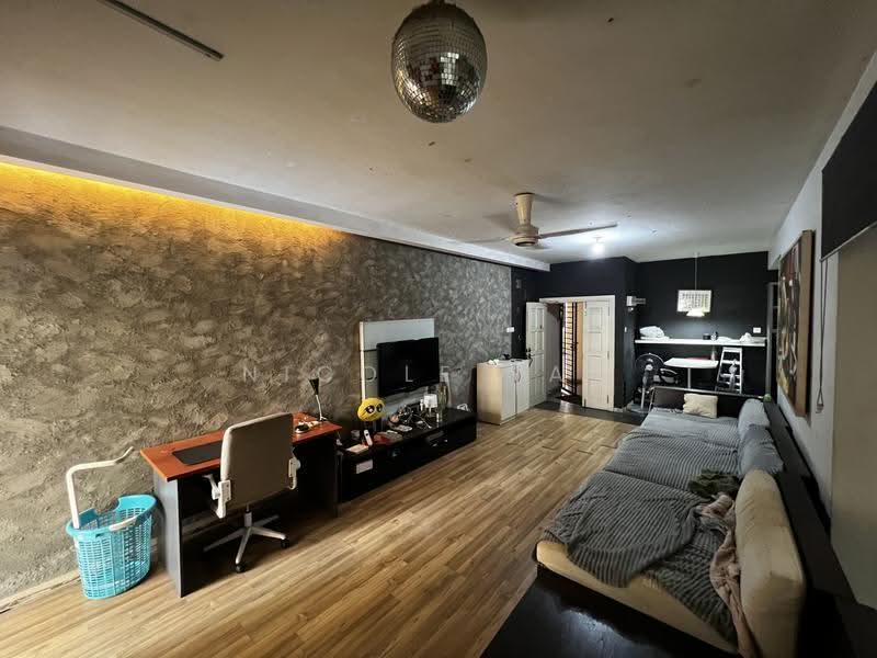 Kondominium untuk Dijual di Pelangi Utama - Nicole Yan - Living Room - PropertyGuru.com.my