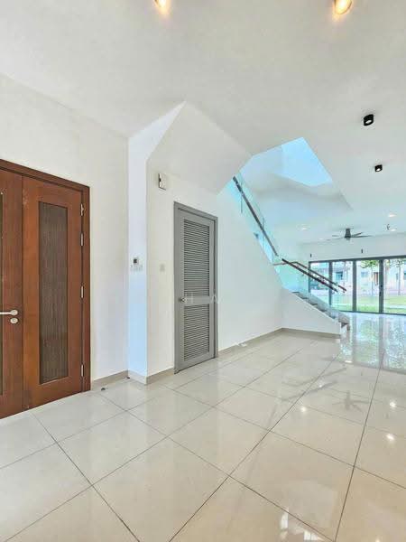 Rumah Berkembar untuk Dijual di Taman Molek (Johor Bahru) - Arshad . - Entrance - PropertyGuru.com.my