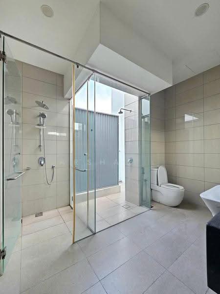 Rumah Berkembar untuk Dijual di Taman Molek (Johor Bahru) - Arshad . - Bathroom - PropertyGuru.com.my