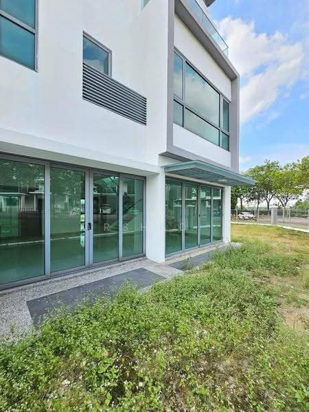 Rumah Berkembar untuk Dijual di Taman Molek (Johor Bahru) - Arshad . - Exterior - PropertyGuru.com.my