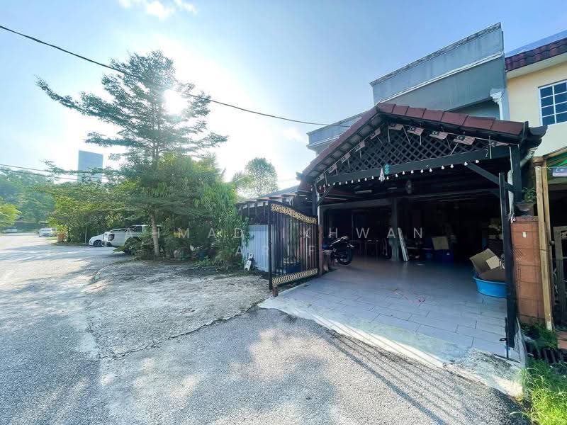 2-storey Terraced House for Sale in Seksyen 4 (Shah Alam) - Ahmad Ikhwan Arif - Exterior - PropertyGuru.com.my