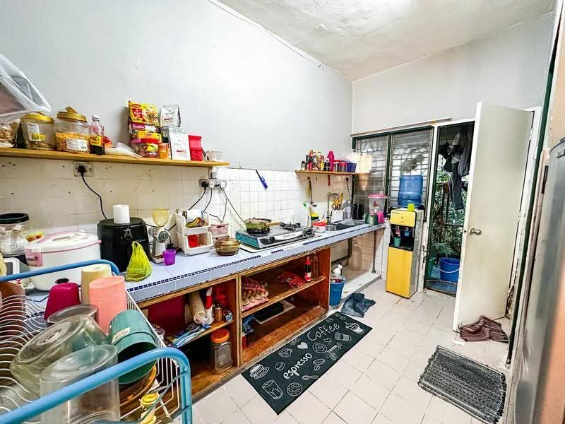 Terraced House for Sale in Taman Desa Serdang (Seri Kembangan) - Ahmad Ikhwan Arif - Kitchen - PropertyGuru.com.my