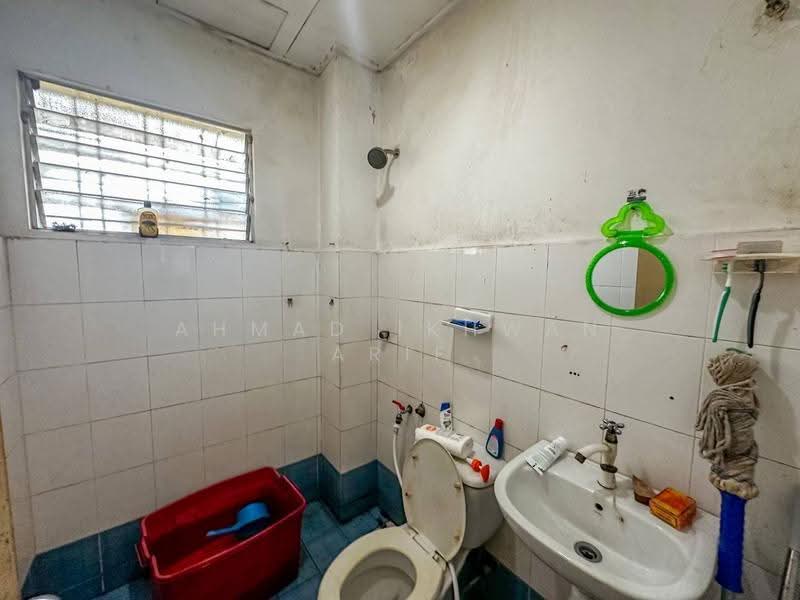 Terraced House for Sale in Sungai Buloh (Selangor) - Ahmad Ikhwan Arif - Bathroom - PropertyGuru.com.my