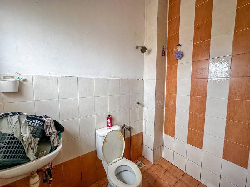 Terraced House for Sale in Sungai Buloh (Selangor) - Ahmad Ikhwan Arif - Bathroom - PropertyGuru.com.my