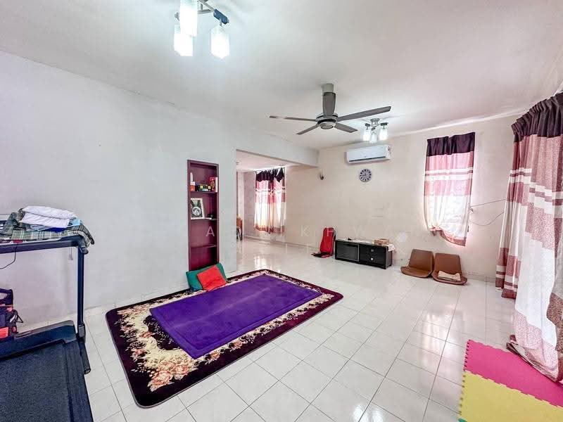 2-storey Terraced House for Sale in Taman Mawar (Sepang) - Ahmad Ikhwan Arif - Living Room - PropertyGuru.com.my