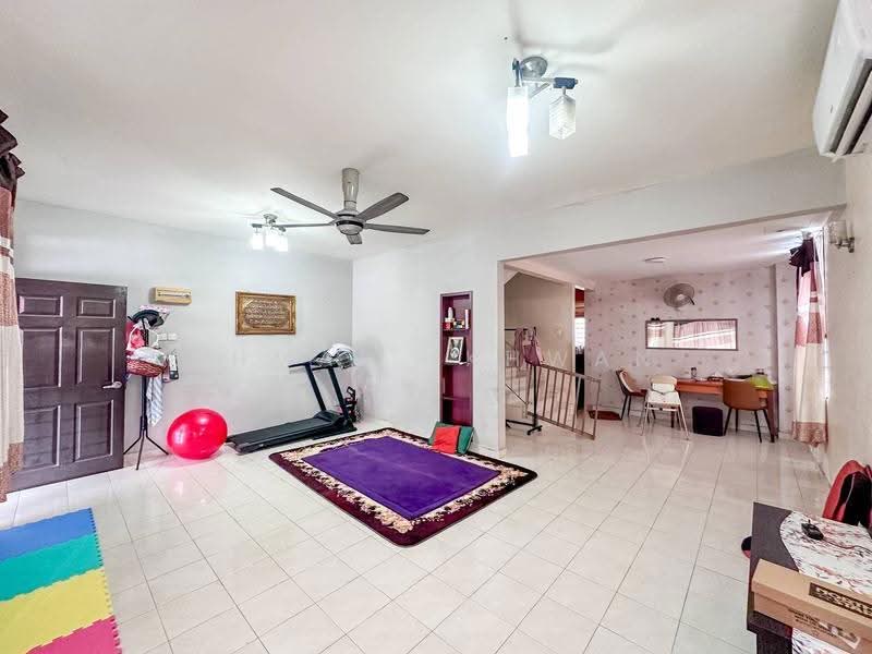 2-storey Terraced House for Sale in Taman Mawar (Sepang) - Ahmad Ikhwan Arif - Living Room - PropertyGuru.com.my