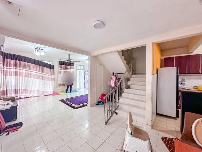 2-storey Terraced House for Sale in Taman Mawar (Sepang) - Ahmad Ikhwan Arif - Living Room - PropertyGuru.com.my