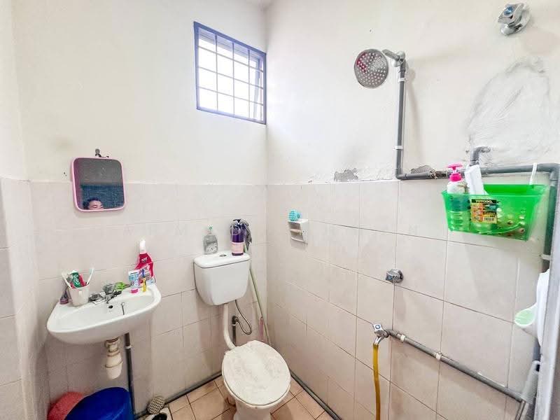 2-storey Terraced House for Sale in Taman Mawar (Sepang) - Ahmad Ikhwan Arif - Bathroom - PropertyGuru.com.my