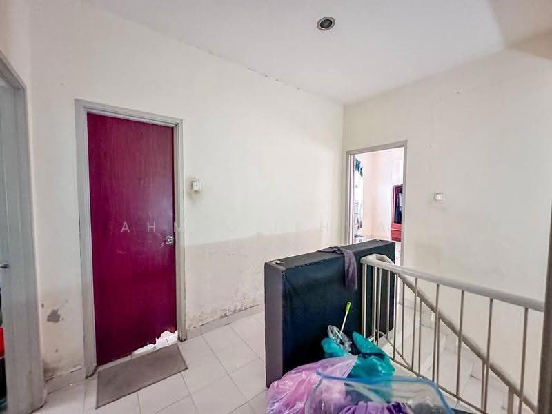 2-storey Terraced House for Sale in Taman Mawar (Sepang) - Ahmad Ikhwan Arif - Corridor - PropertyGuru.com.my