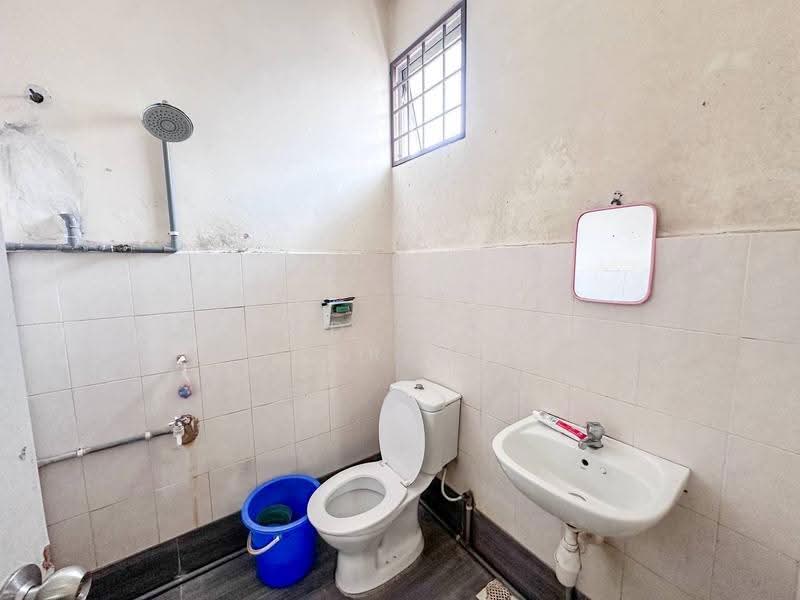 2-storey Terraced House for Sale in Taman Mawar (Sepang) - Ahmad Ikhwan Arif - Bathroom - PropertyGuru.com.my