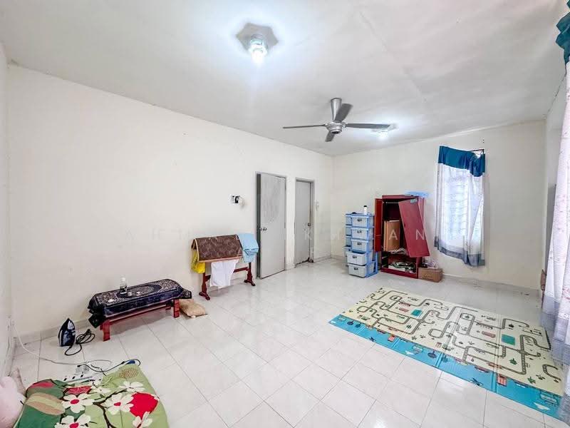 2-storey Terraced House for Sale in Taman Mawar (Sepang) - Ahmad Ikhwan Arif - Living Room - PropertyGuru.com.my