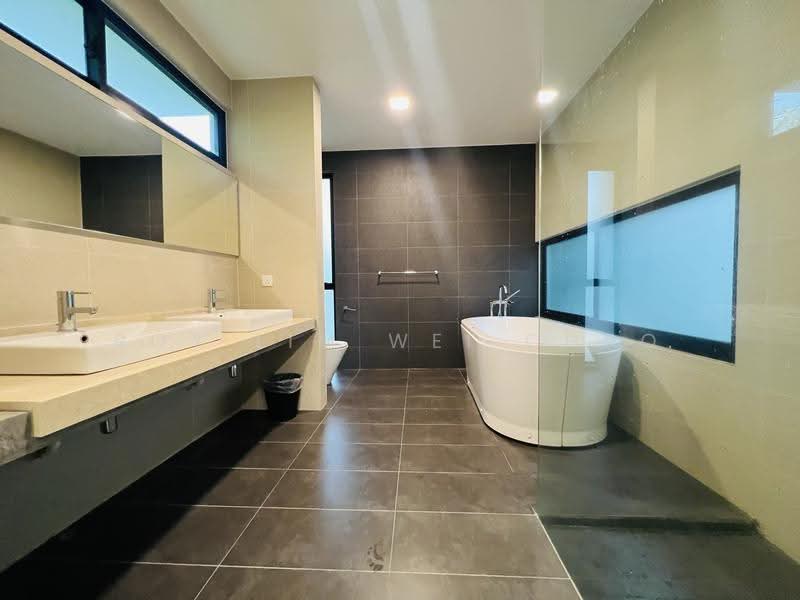 Bungalow House for Rent in Leisure Farm (Gelang Patah) - Roy Lim Wei Chao - Bathroom - PropertyGuru.com.my