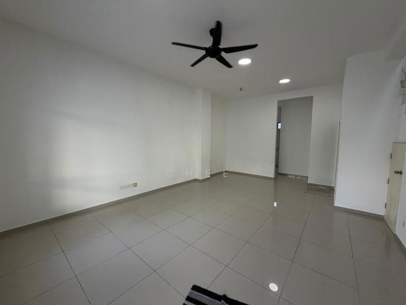 2-storey Terraced House for Sale in Bandar Puncak Alam (Puncak Alam) - Chee Hin - Living Room - PropertyGuru.com.my