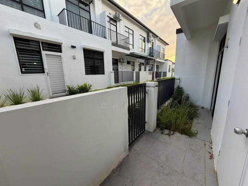 2-storey Terraced House for Sale in Bandar Puncak Alam (Puncak Alam) - Chee Hin - Exterior - PropertyGuru.com.my