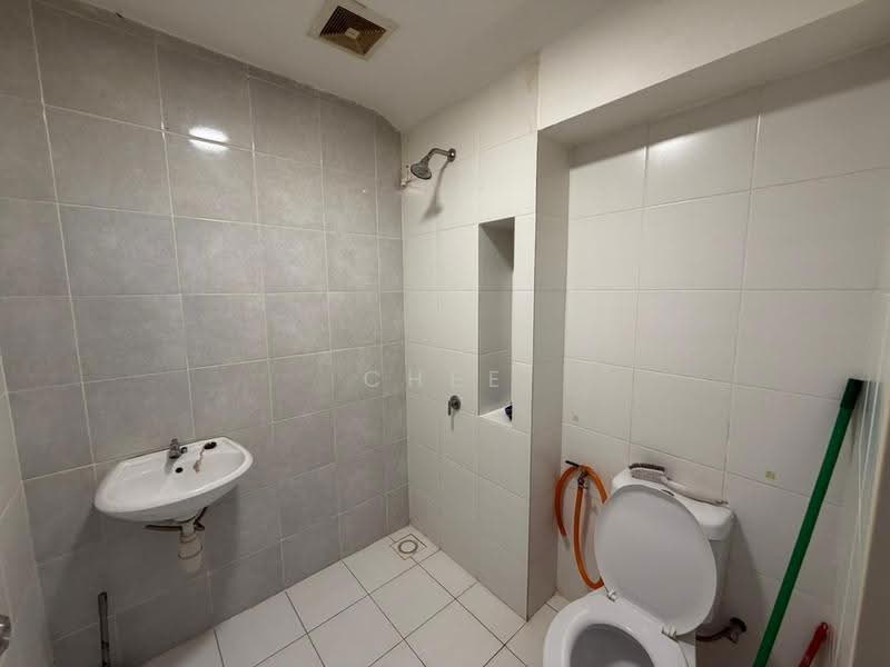 2-storey Terraced House for Sale in Bandar Puncak Alam (Puncak Alam) - Chee Hin - Bathroom - PropertyGuru.com.my