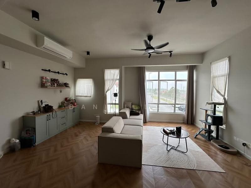 Rumah Bandar untuk Dijual di Taman Akasia (Semenyih) - Daniel Low - Living Room - PropertyGuru.com.my