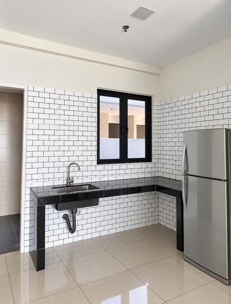 Kediaman Servis untuk Dijual di Ong Kim Wee Residence - Daric Goo - Kitchen - PropertyGuru.com.my