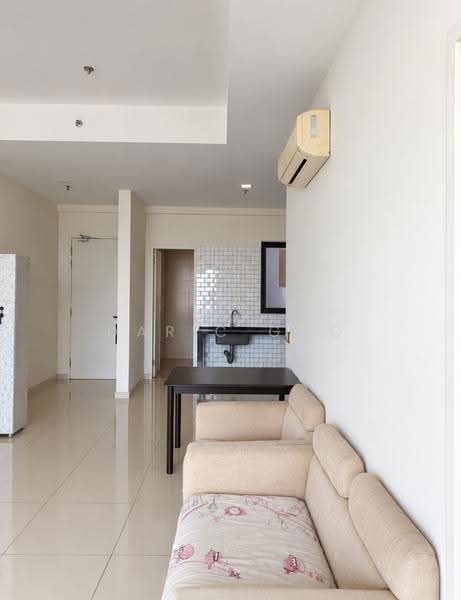 Kediaman Servis untuk Dijual di Ong Kim Wee Residence - Daric Goo - Living Room - PropertyGuru.com.my