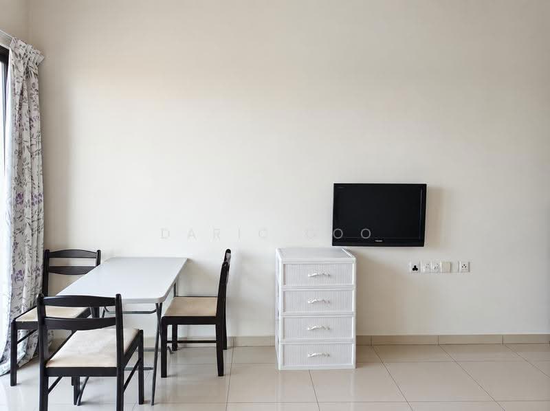 Kediaman Servis untuk Dijual di Ong Kim Wee Residence - Daric Goo - Living Room - PropertyGuru.com.my