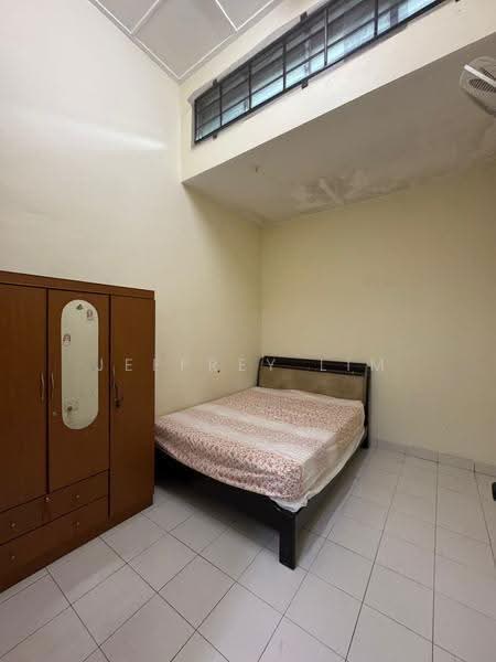 Rumah Teres 1-Tingkat untuk Dijual di Taman Pelangi Indah (Ulu Tiram) - Jeffrey Lim - Bedroom - PropertyGuru.com.my