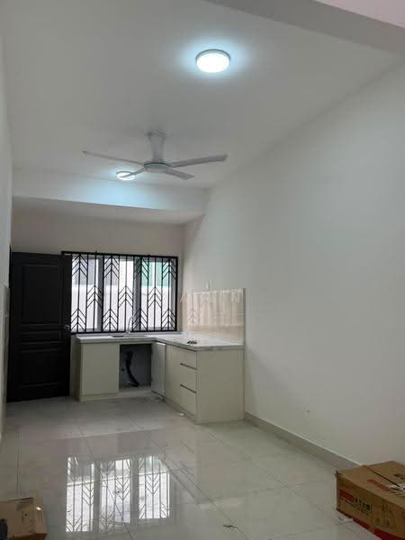 Rumah Teres 2-Tingkat untuk Disewa di Rawang (Selangor) - Zann Fauzan - Kitchen - PropertyGuru.com.my