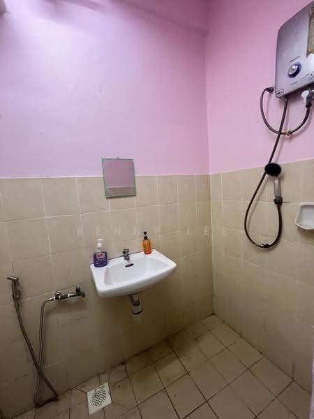 Pangsapuri untuk Disewa di Pangsapuri Damai Mewah B - Benny Lee - Bathroom - PropertyGuru.com.my