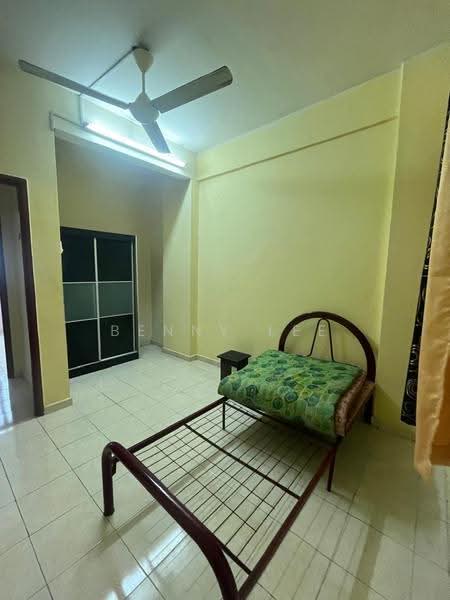Pangsapuri untuk Disewa di Pangsapuri Damai Mewah B - Benny Lee - Bedroom - PropertyGuru.com.my
