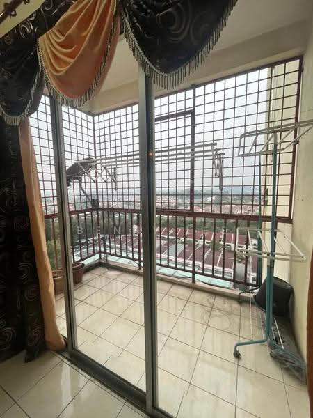 Pangsapuri untuk Disewa di Pangsapuri Damai Mewah B - Benny Lee - Balcony - PropertyGuru.com.my