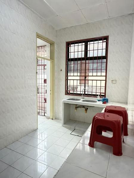 Rumah Teres 1.5-Tingkat untuk Disewa di Taman Perling (Perling) - Jovia Thoh - Kitchen - PropertyGuru.com.my