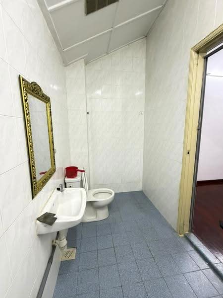Rumah Teres 1.5-Tingkat untuk Disewa di Taman Perling (Perling) - Jovia Thoh - Bathroom - PropertyGuru.com.my