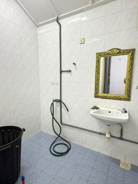 Rumah Teres 1.5-Tingkat untuk Disewa di Taman Perling (Perling) - Jovia Thoh - Bathroom - PropertyGuru.com.my