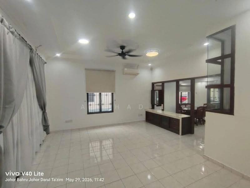 2-storey Terraced House for Sale in Taman Perling (Perling) - Arshad . - Living Room - PropertyGuru.com.my
